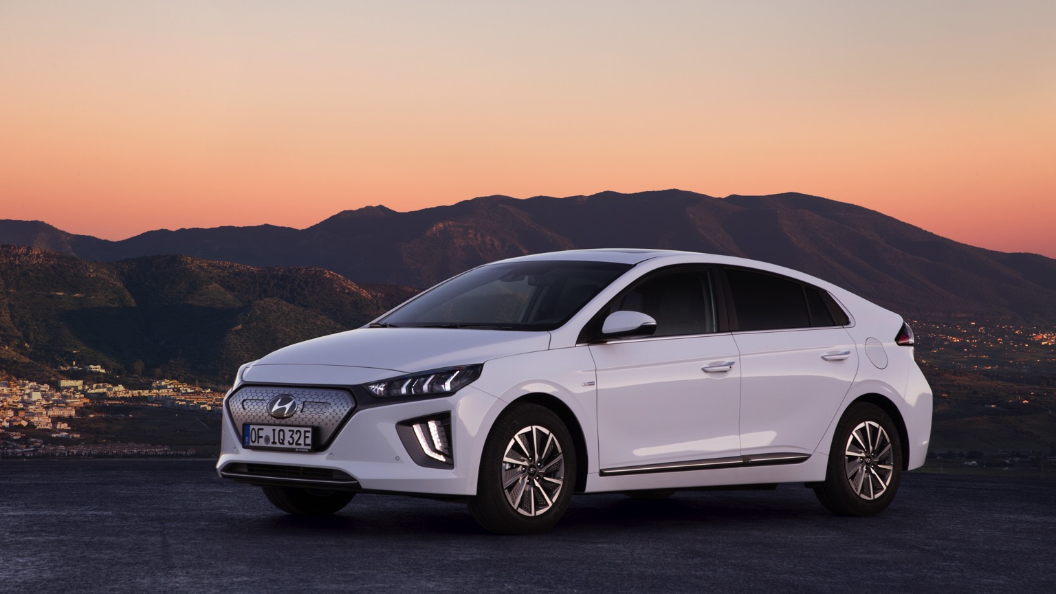 Hyundai IONIQ Electric 40.4kWh (2019) image